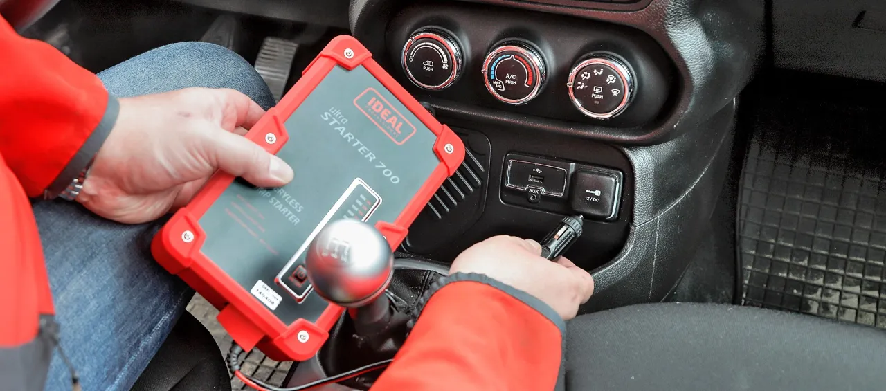 rodzaje urządzeń rozruchowych do samochodu, booster prostownik kondensator