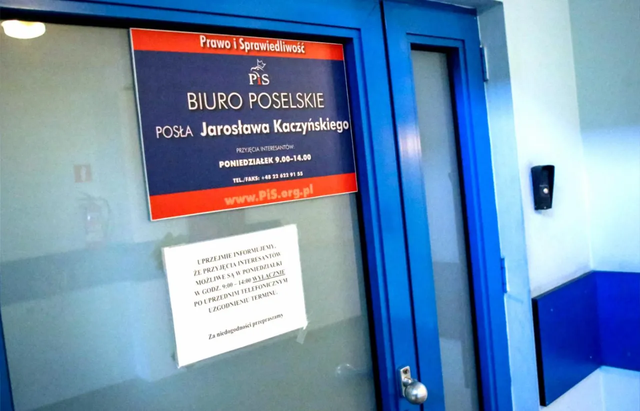 Biuro poselskie Jarosława Kaczyńskiego. Sprawdź adresy biur poselskich PiS i godziny przyjęć interesantów.