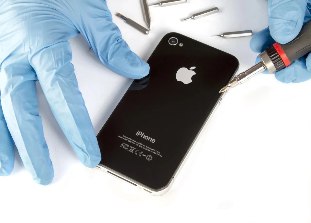 Ekran iPhone'a z numerem seryjnym w ustawieniach