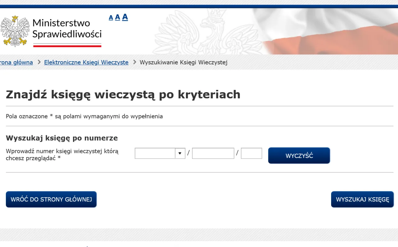 Komputer z otwartą stroną Elektronicznych Ksiąg Wieczystych Ministerstwa Sprawiedliwości