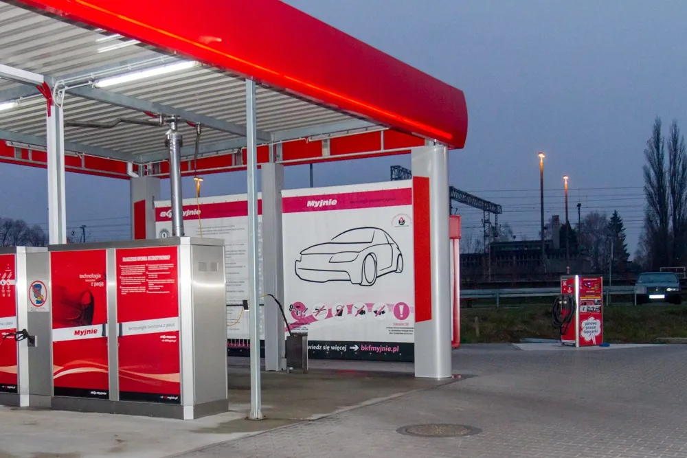 porównanie myjni bezdotykowej i automatycznej