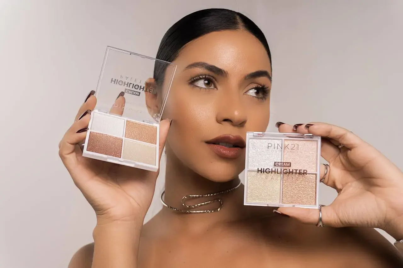 ranking najlepszych mgiełek rozświetlających do twarzy 2026