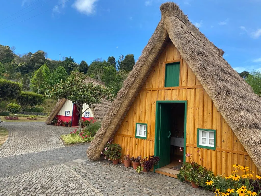 Tradycyjne domki Santana Madera casas de colmo