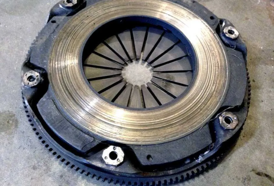 zużyte sprzęgło i koło dwumasowe
