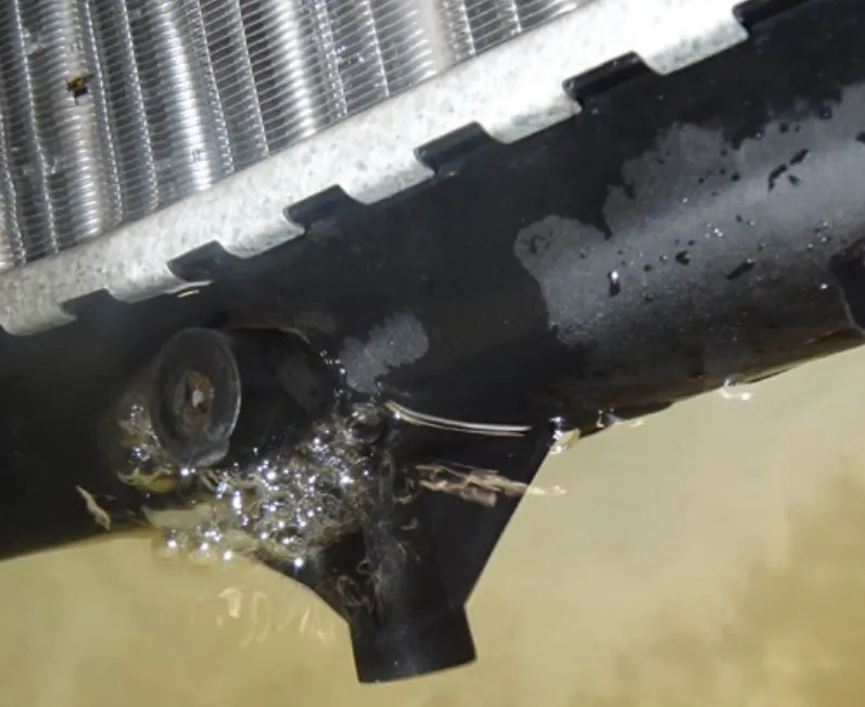 Uszkodzenia chłodnicy samochodowej do naprawy