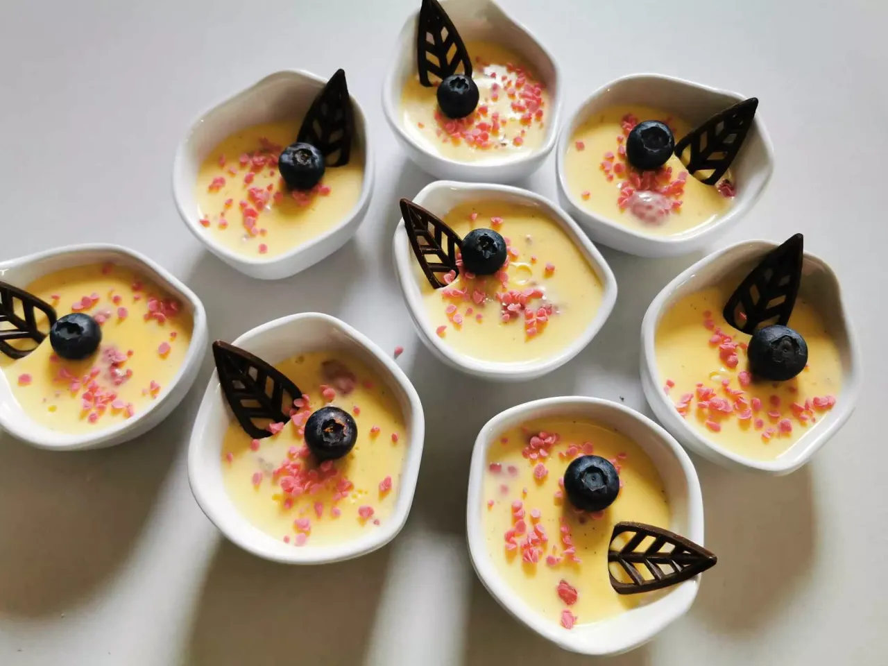 różne rodzaje kremów do tortów