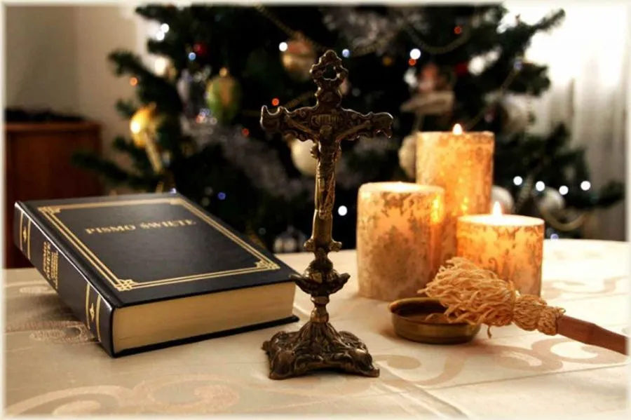 przedmioty do błogosławieństwa domu woda święcona krzyż świeca