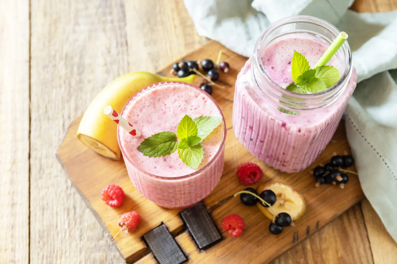różnorodne koktajle funkcjonalne z owoców i warzyw