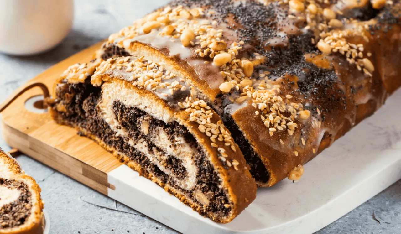 Przyczyny odklejania się skórki w makowcu