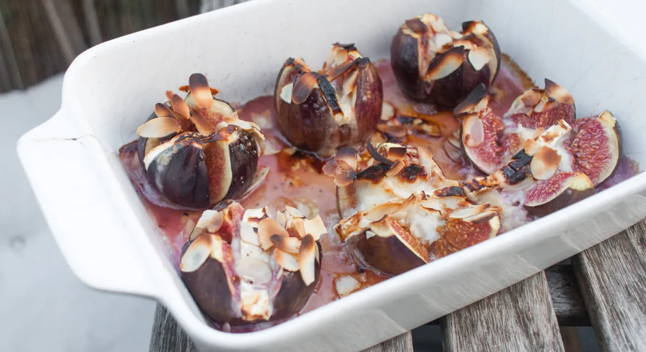 Eleganckie podanie fig z kozim serem i winem