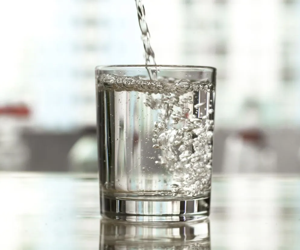 szklanka wody i zdrowe oczy