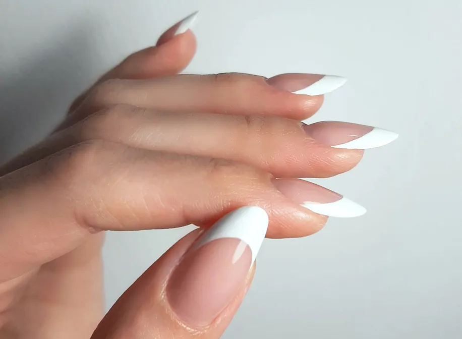 french manicure baby boomer paznokcie komunijne