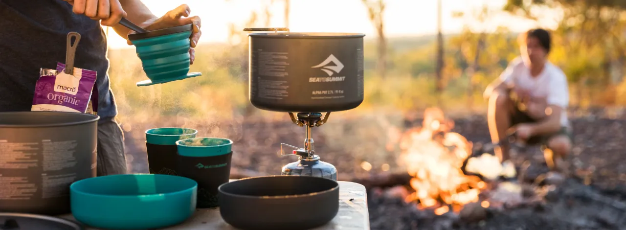 naczynia domowe vs naczynia kempingowe