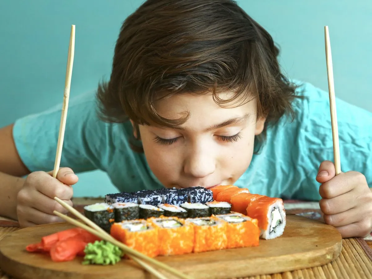 Jak prawidłowo przechowywać sushi w lod&oacute;wce