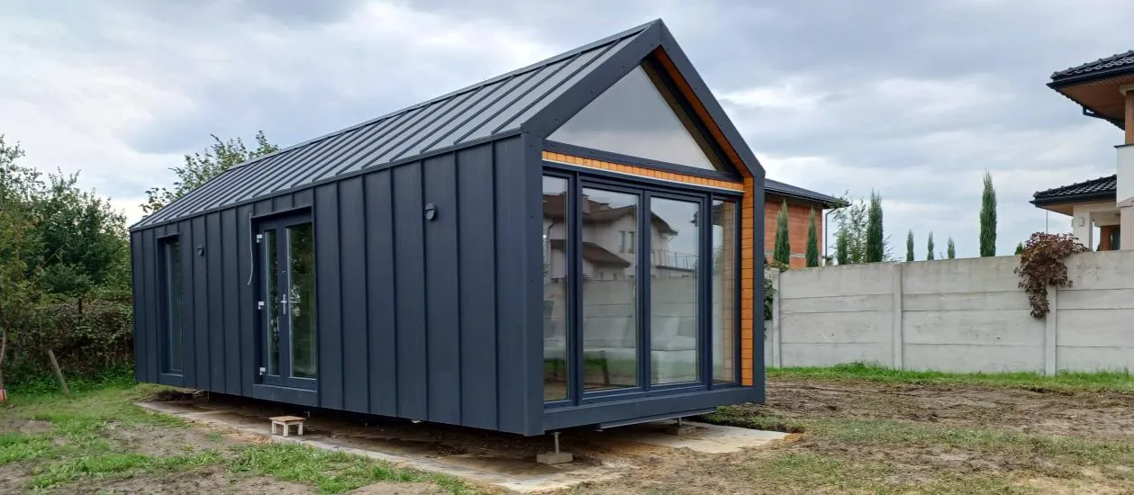 transport modułów domu na działkę