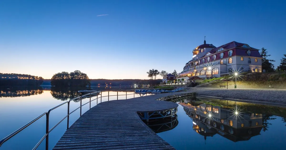 hotel spa z basenem nad jeziorem