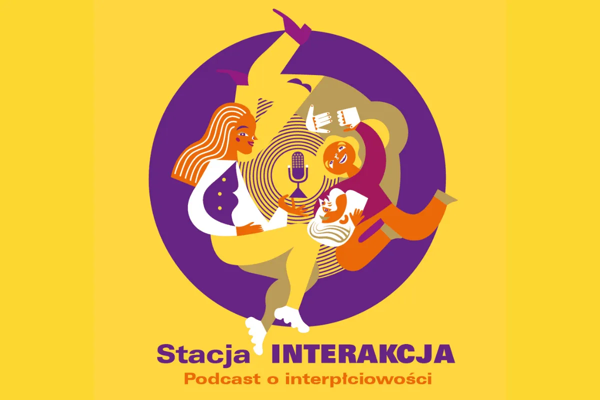 Ilustracja przedstawia dwie kobiety rozmawiające przy mikrofonie, symbolizujące podcasty. Stacja Interakcja to podcast o interpłciowości.