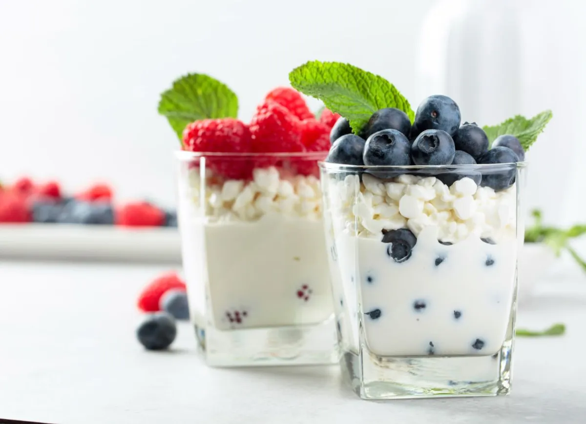 Kremowy deser z serka wiejskiego przepis