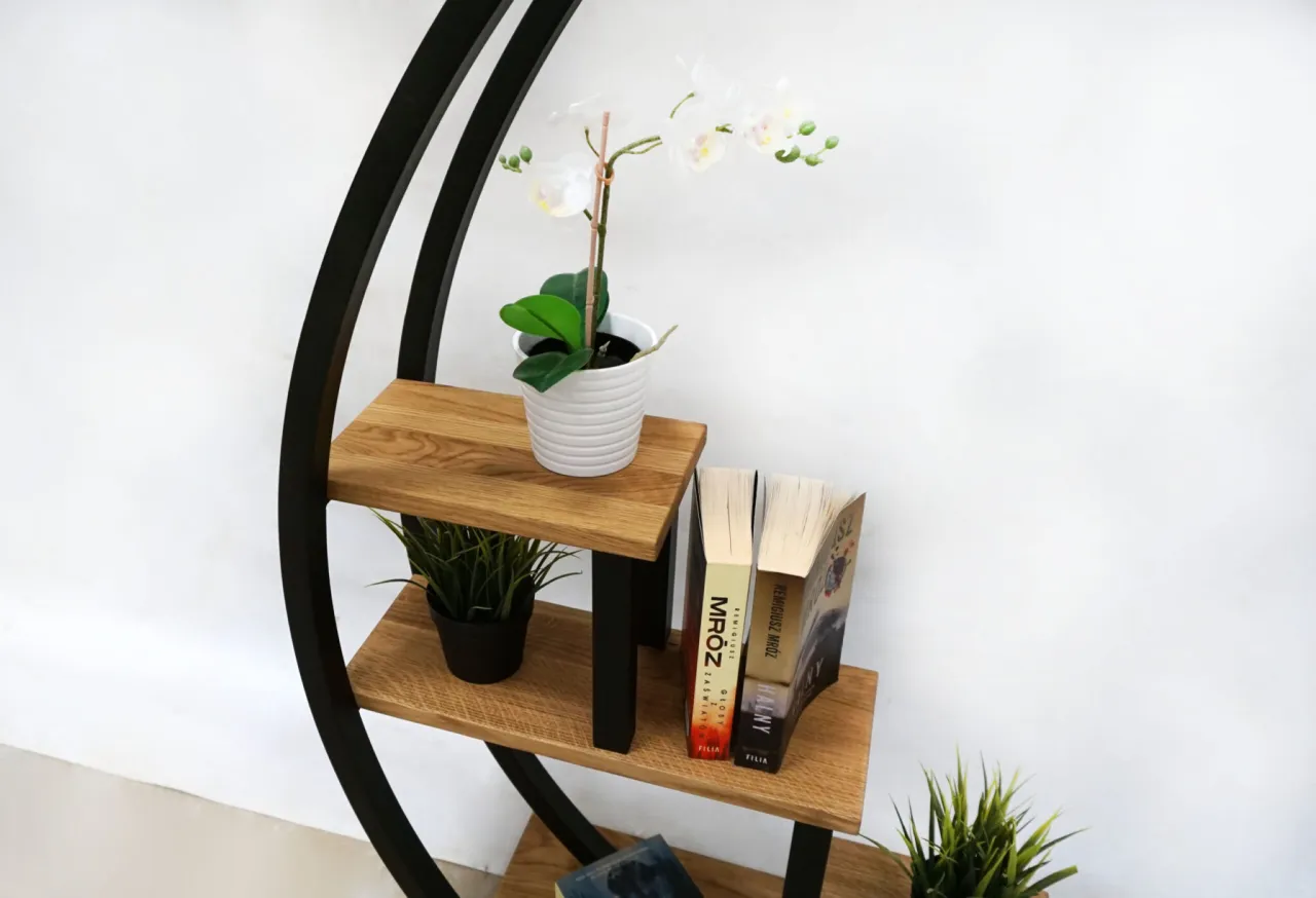 R&oacute;żne style kwietnik&oacute;w stojących DIY (skandynawski, loft, boho)