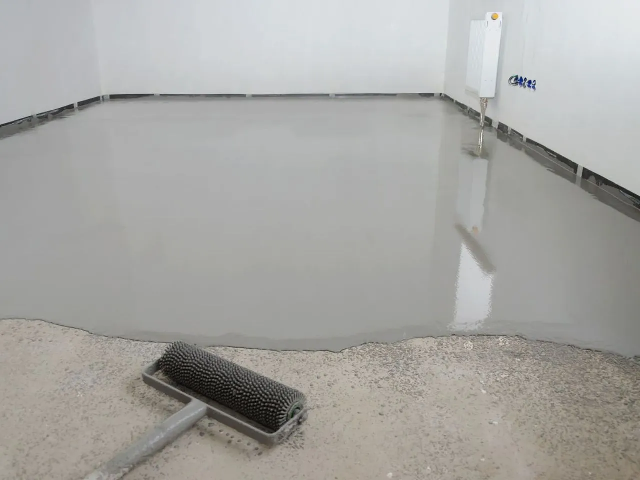 popękana wylewka samopoziomująca przykłady