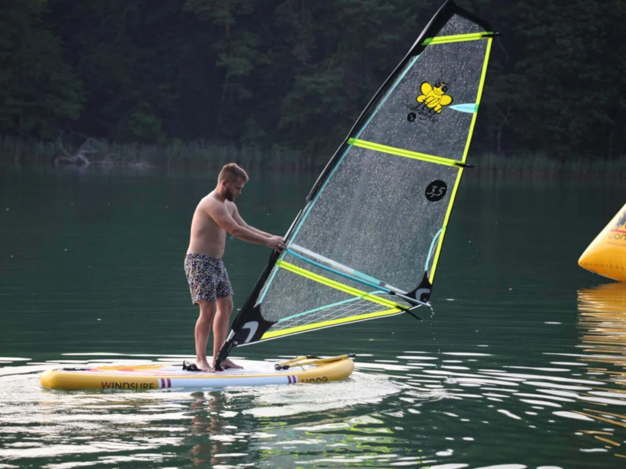 Jezioro Białe sporty wodne kajaki windsurfing SUP