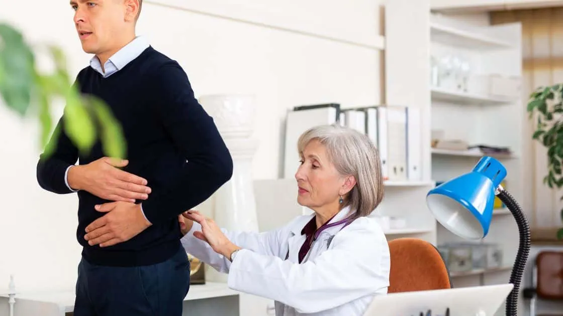 Nefrolog bada wyniki badań