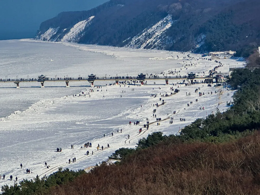 zamarznięty Bałtyk polskie wybrzeże