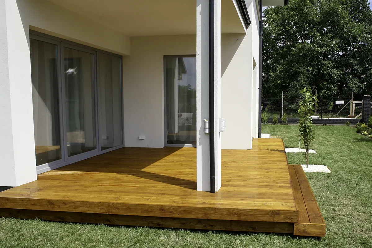 Nowoczesny taras z desek kompozytowych