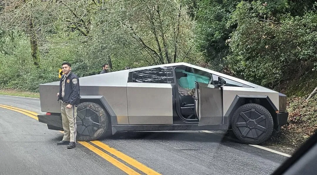 Tesla Cybertruck na drodze