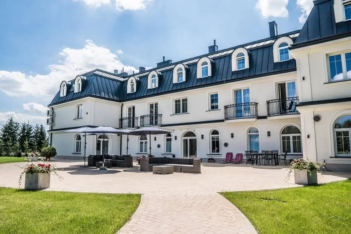 Pałac Nałęczów dom opieki z zewnątrz