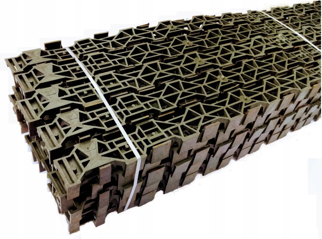 Stos dystansów pod zbrojenie, idealnych do precyzyjnego układania betonu, dostępnych w Castoramie.