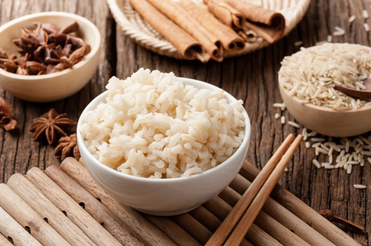 Gotowanie ryżu w garnku