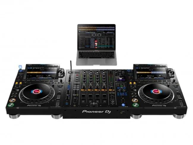 Sprzęt DJ-ski konsoleta gramofony cdj kontroler