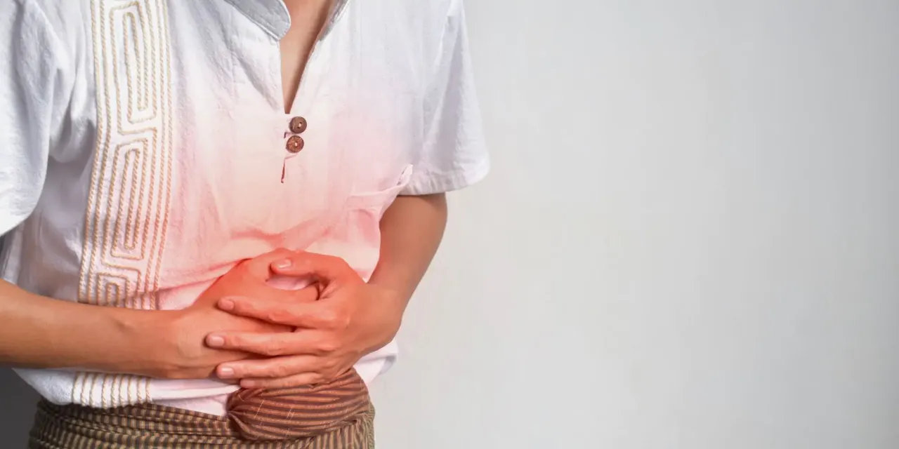 objawy leniwego jelita, wzdęcia, zaparcia, ból brzucha