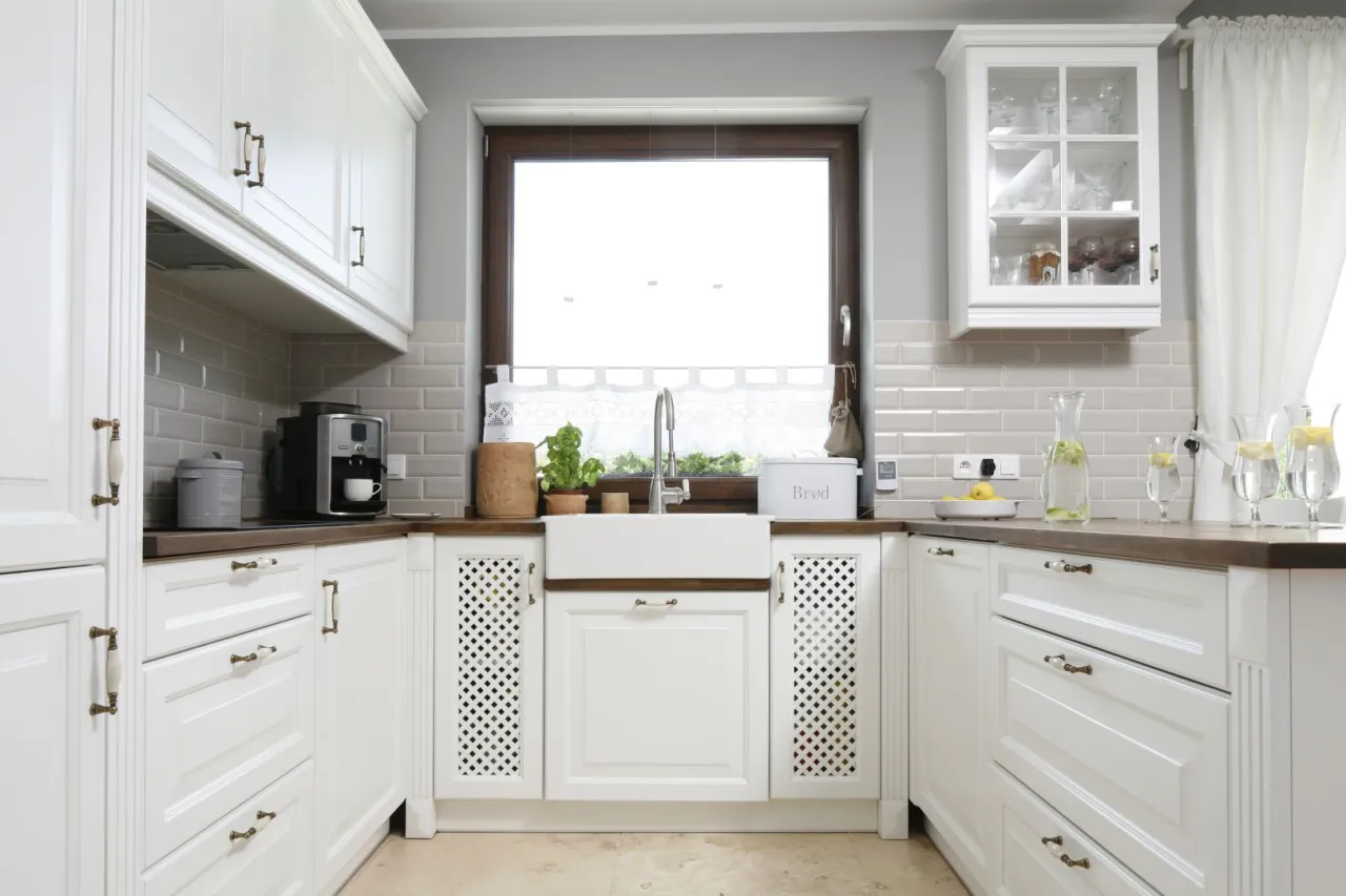 zlew pod oknem w kuchni aranżacje