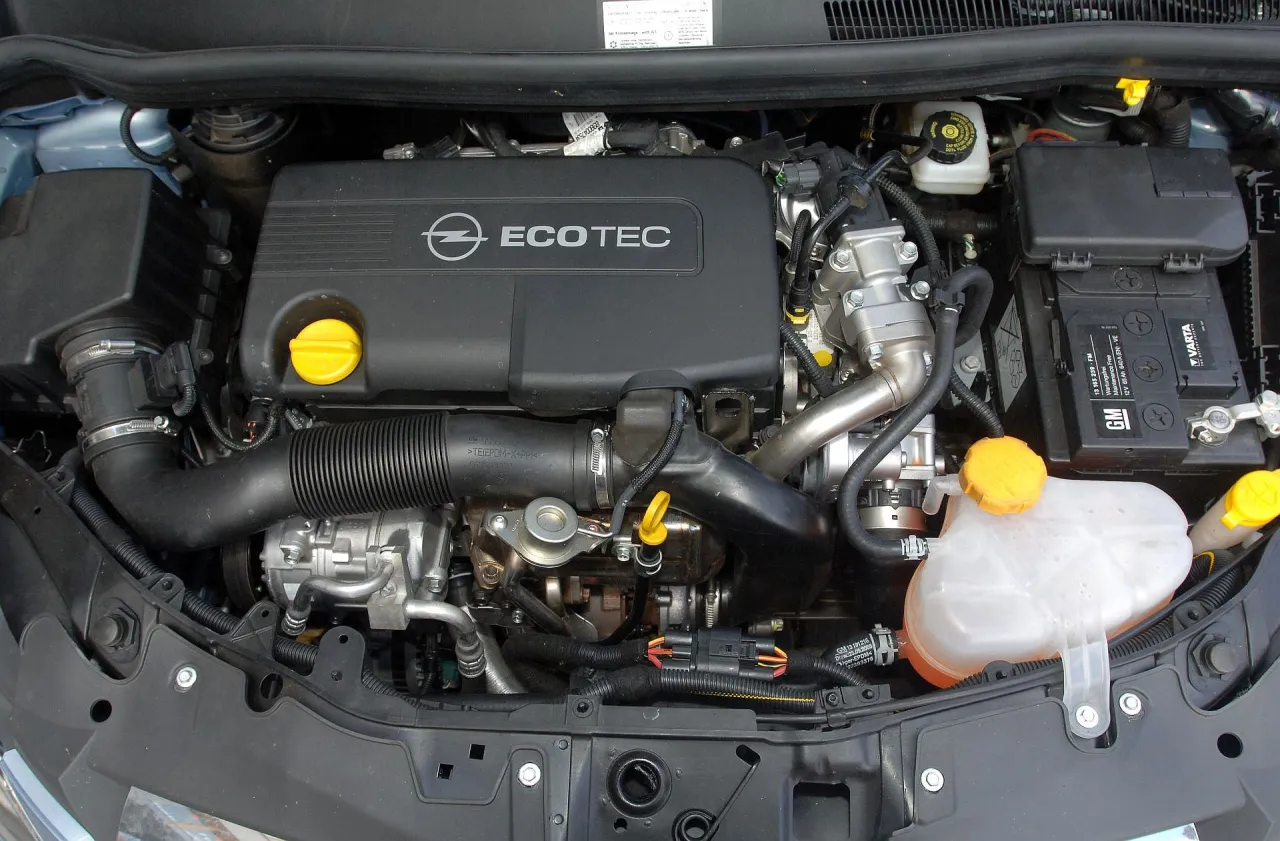 Opel Corsa D silnik benzynowy komora