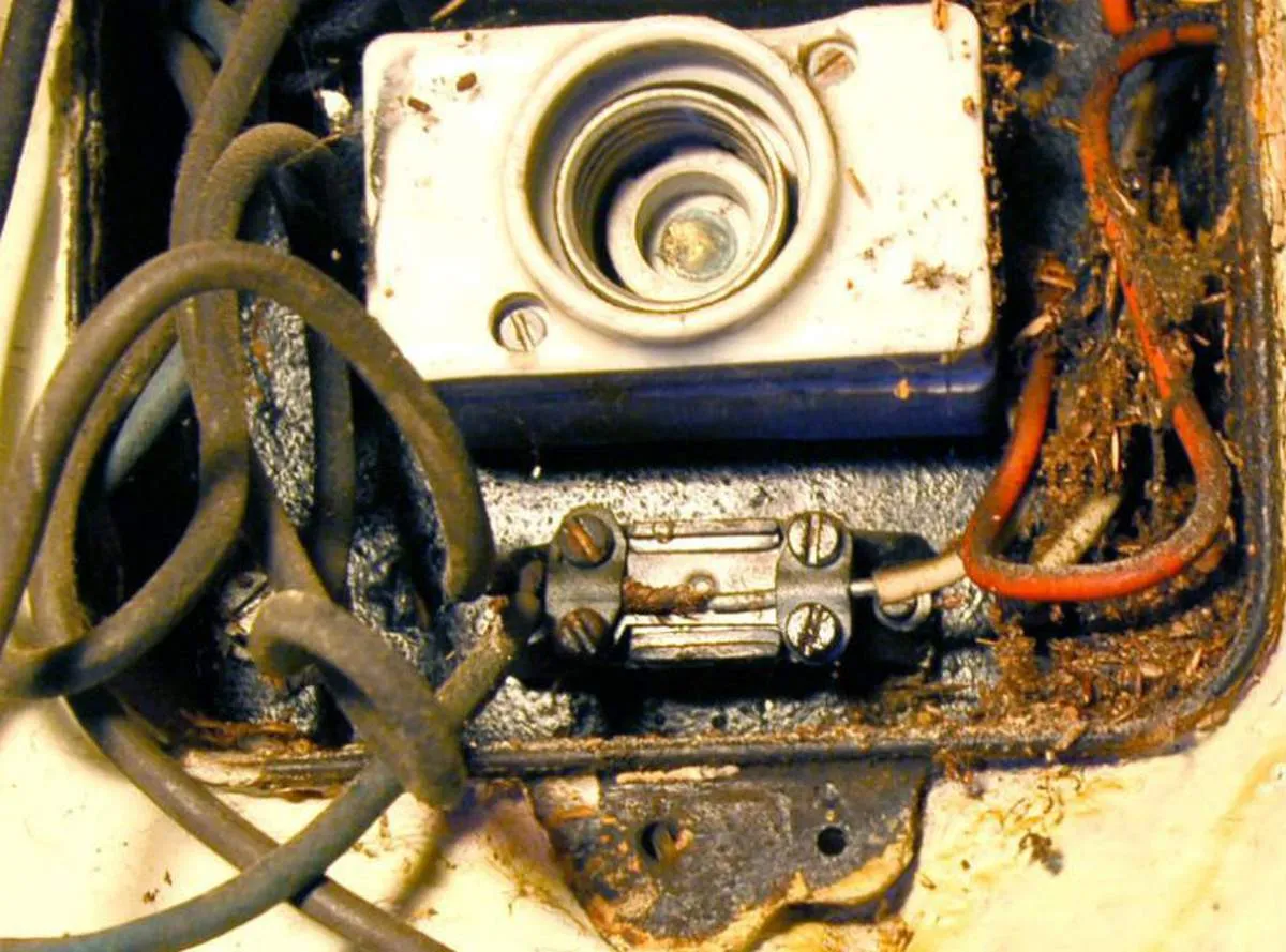 Zdjęcie Kontrola instalacji elektrycznej w bloku - co musisz wiedzieć, aby uniknąć zagrożeń