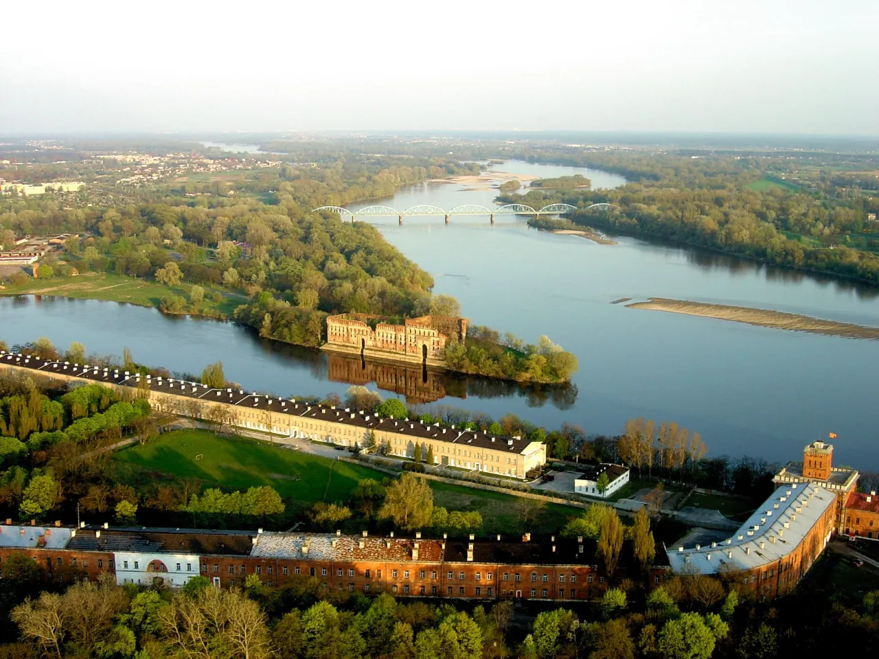 Nowy Dwór Mazowiecki panorama z rzeką i zielenią
