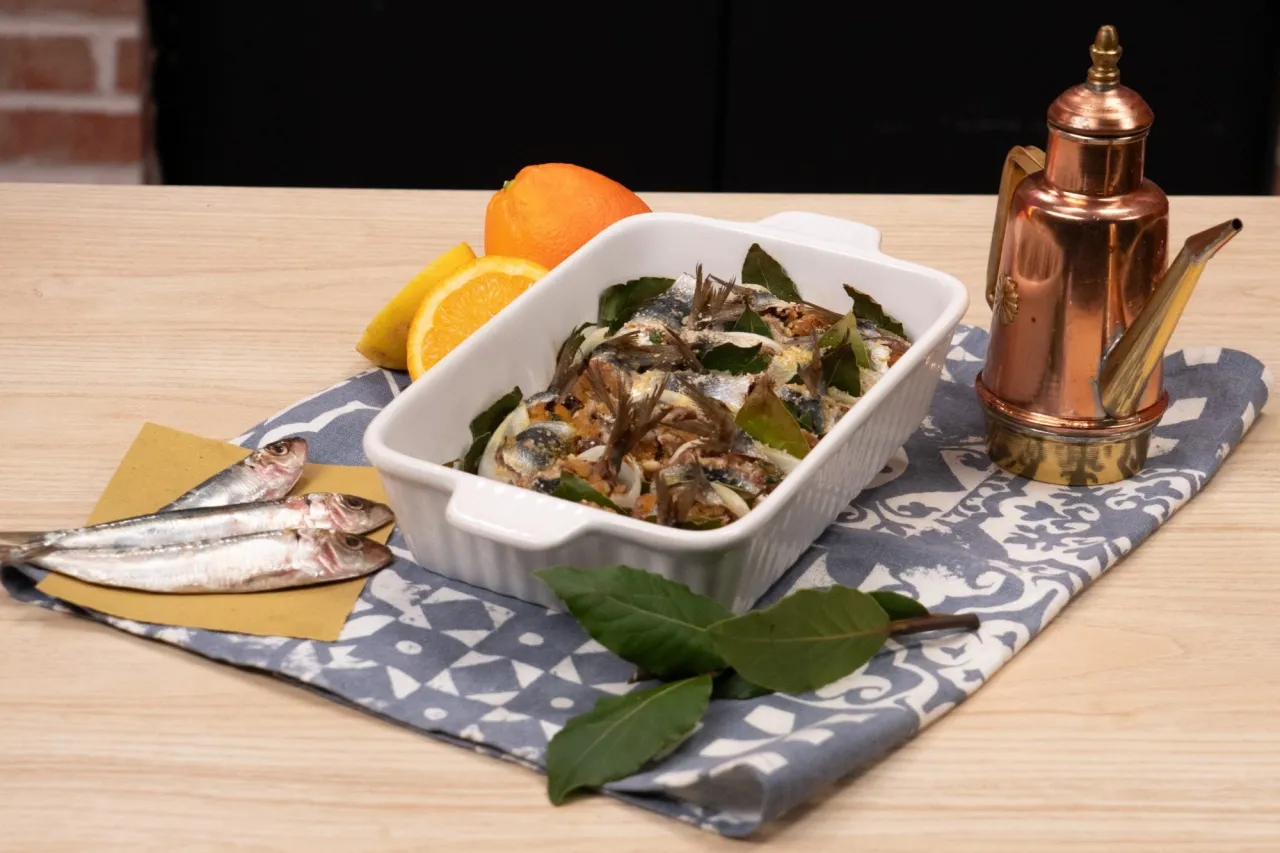 Sarde a beccafico e caponata siciliana