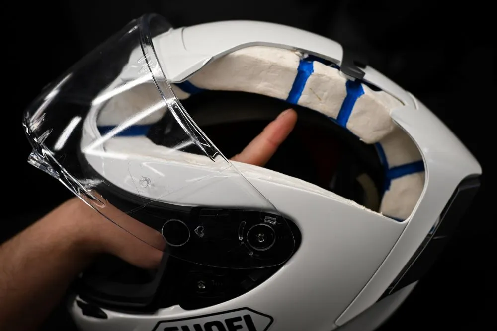 budowa kasku motocyklowego materiały