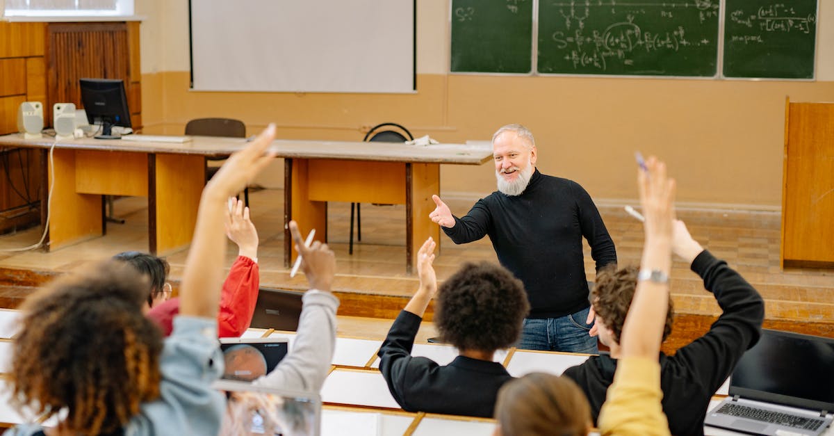 5 Najlepszych Szkół Dziennikarskich w Polsce: Kompletny Przewodnik