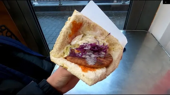 historyczny hamburger w bułce