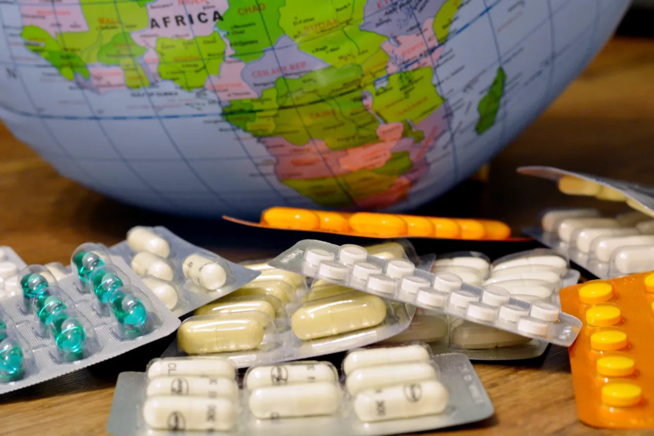 podr&oacute;ż z lekami poza unię europejską, mapa świata leki