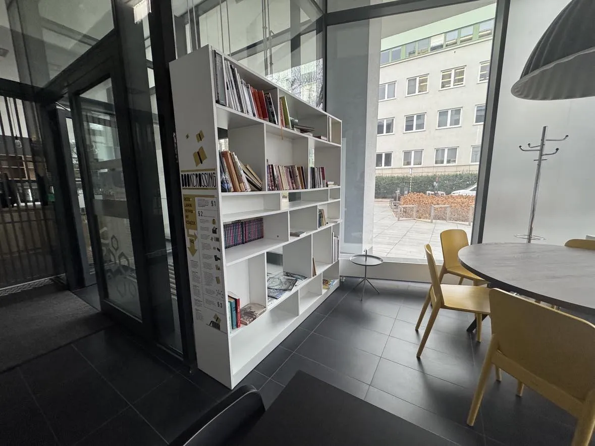 Warszawa bookcrossing p&oacute;łka