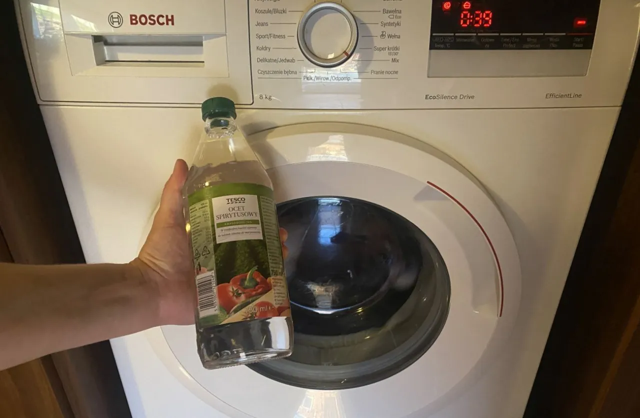 pralka czyszczenie octem i sodą