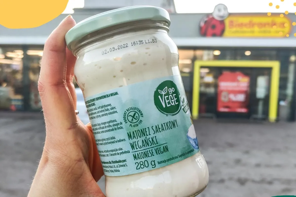 Słoik wegańskiego majonezu 