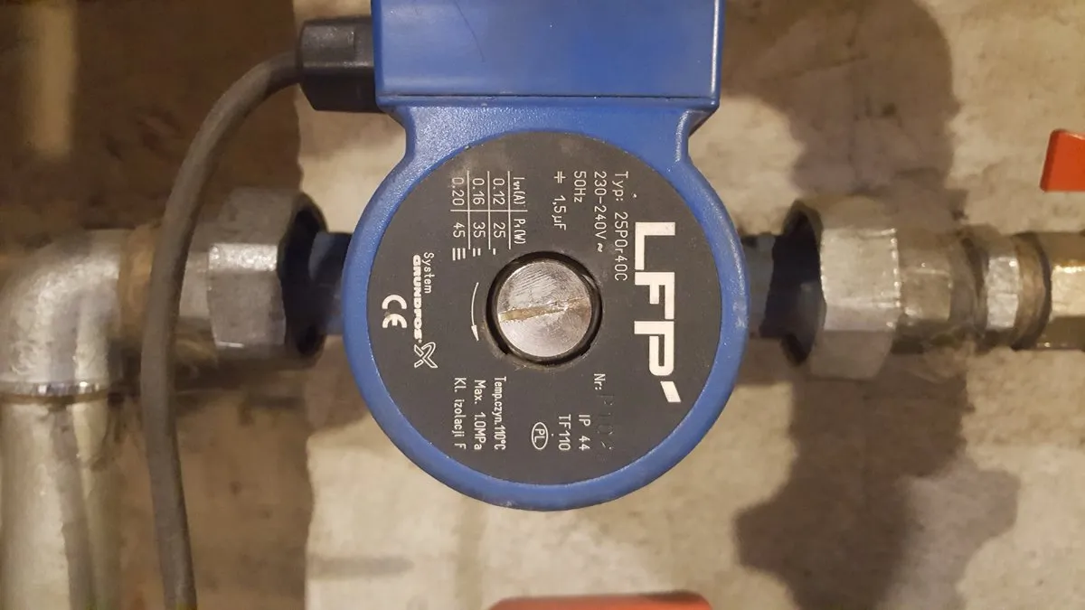 stara pompa obiegowa vs nowa pompa Grundfos