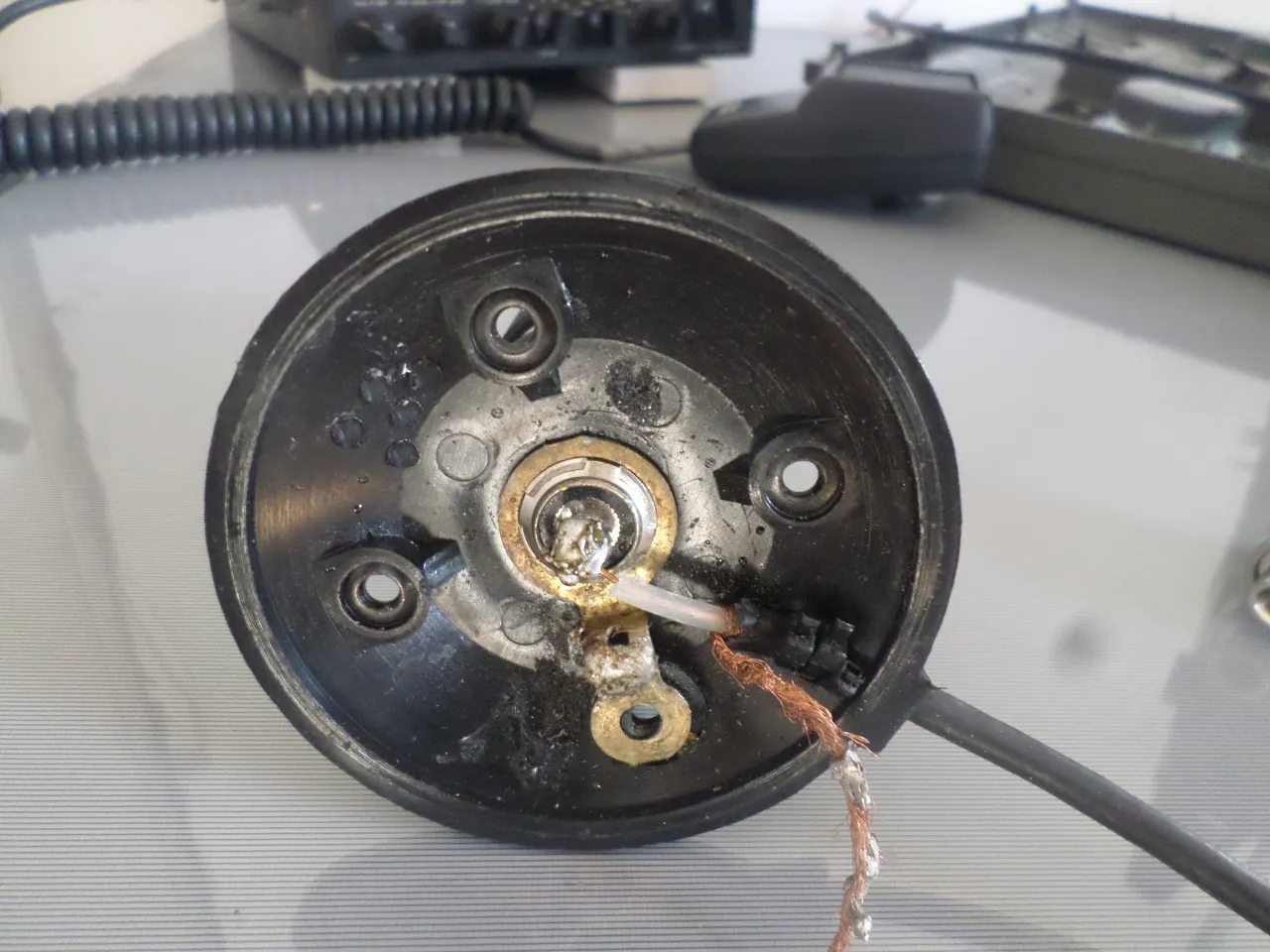 Uszkodzony bat anteny samochodowej przyczyny i skutki