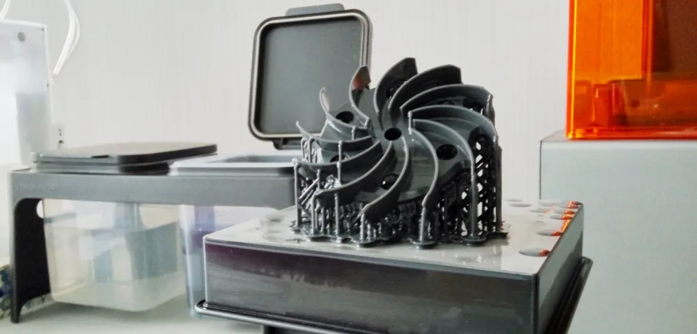 Drukarka 3D SLA i wydruki z żywicy