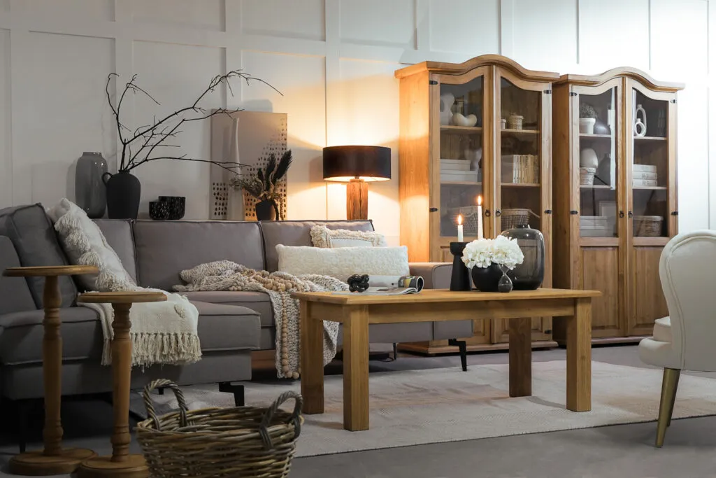 r&oacute;żne wykończenia mebli drewnianych lakierowane olejowane woskowane